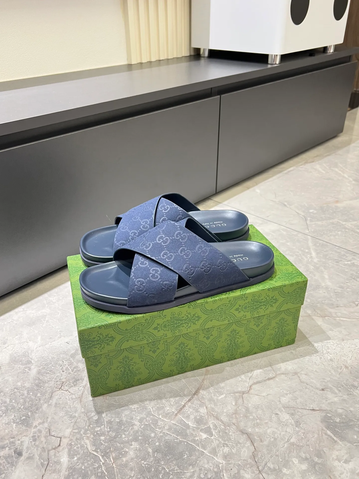 Men's Men's Shoes 💰p320 "GUCC＊" These slippers are made of GG polyester and feature a Gucci label on the front, adding a bold logo feel to the style. "Gucci Made in Italy" stamped label Rubber sole. Size 38-44